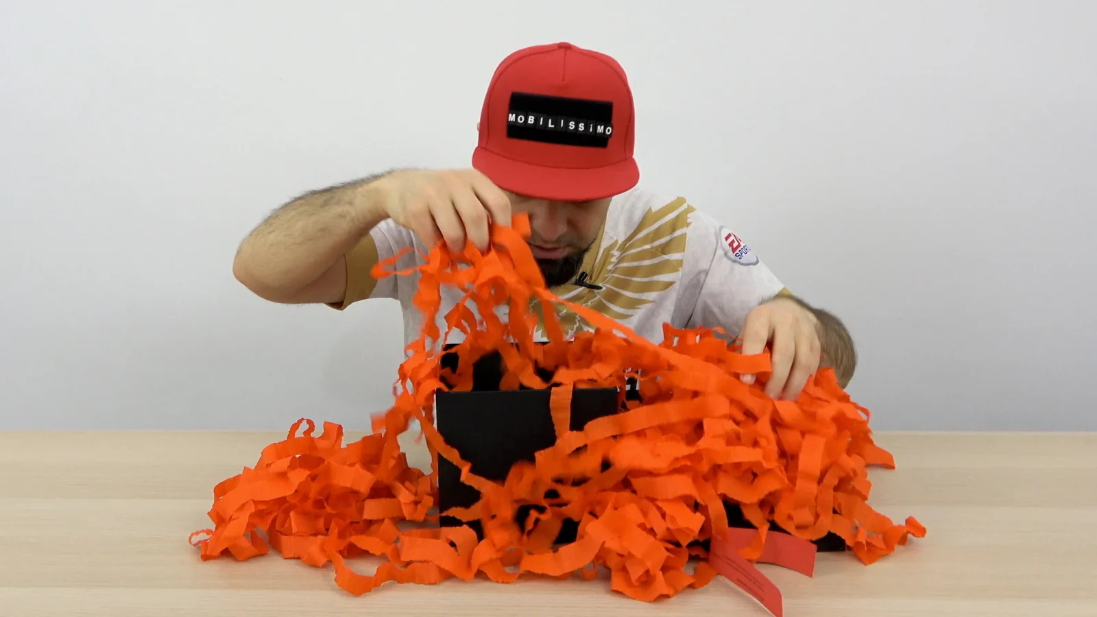 Xiaomi m-a provocat să mă joc pe Redmi Note 11; Iată ce a ieşit! (Video/#RiseToTheChallenge)