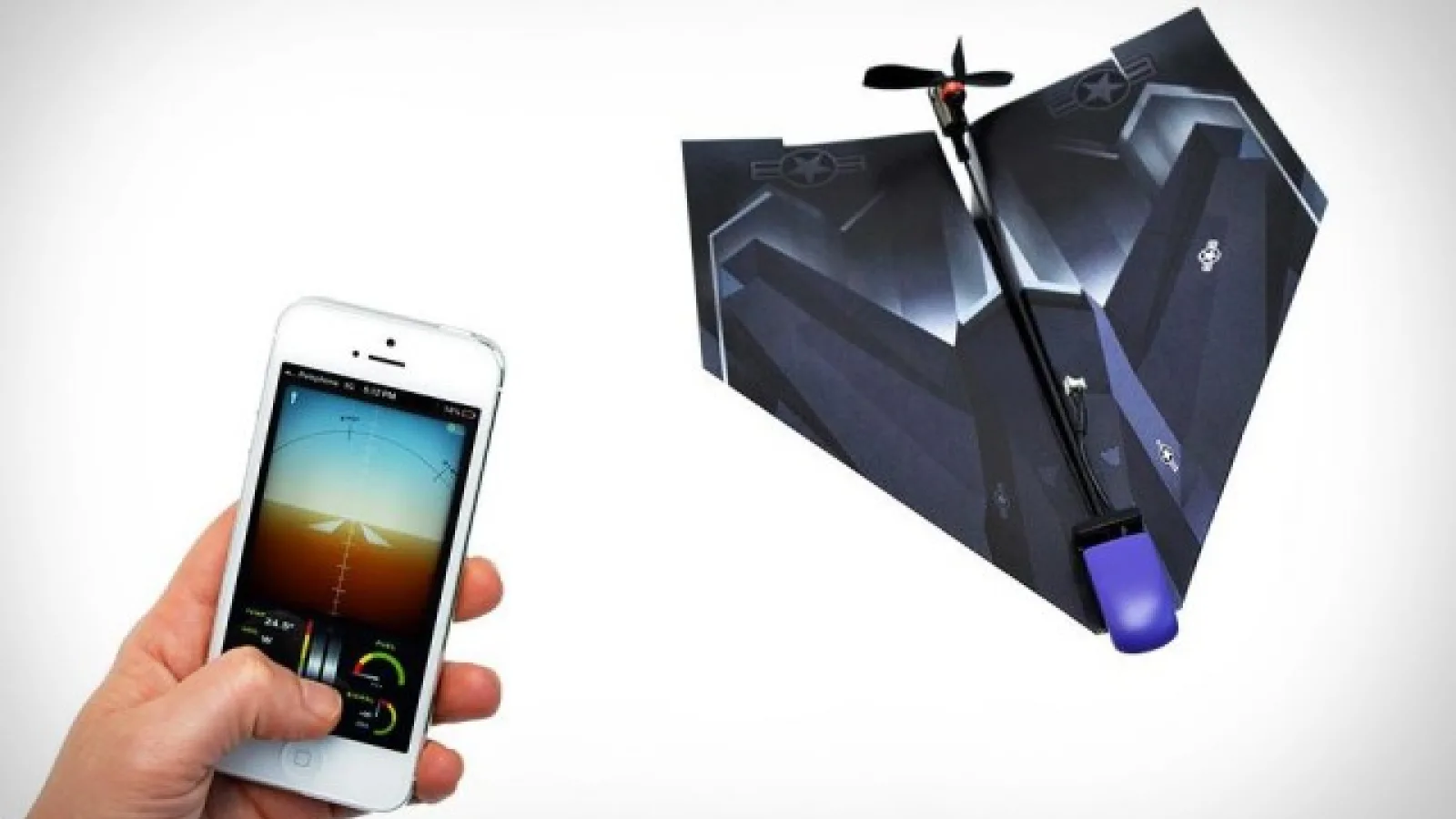Avionul de hârtie controlat de iPhone - versiune modernă a unui joc al copilăriei (Video)