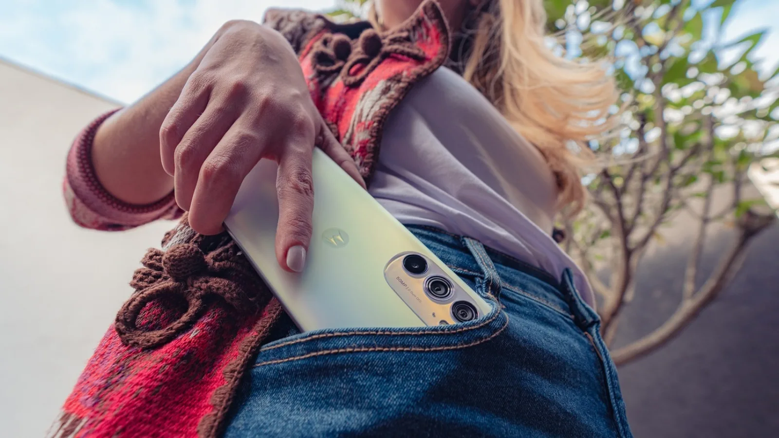 Motorola Edge 30 Pro debutează oficial la nivel global! Flagship cu display OLED de 144Hz, CPU Snapdragon 8 Gen 1 și suport pentru stylus