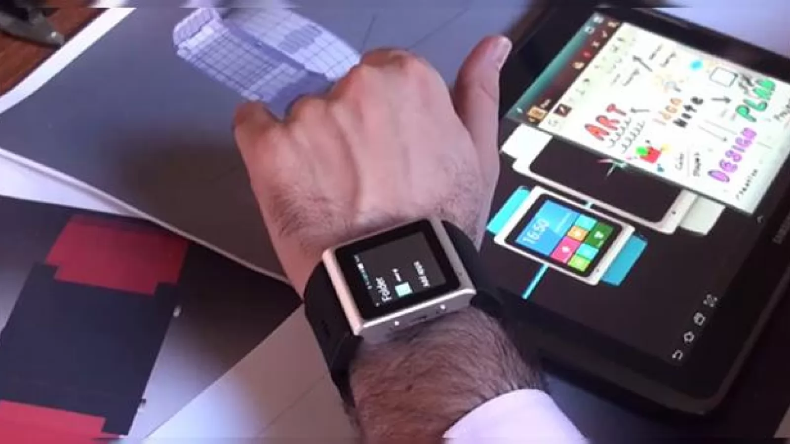 Mai bun decât Samsung Galaxy Gear: smartwatch-ul A.I vine și cu funcții de smartphone Android (Video)
