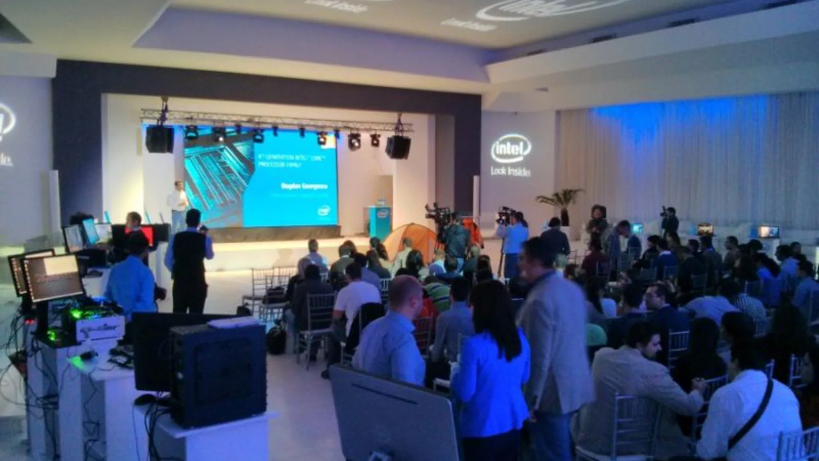 Ce noutăți pe telefoane mobile ne-a pregătit Intel România?