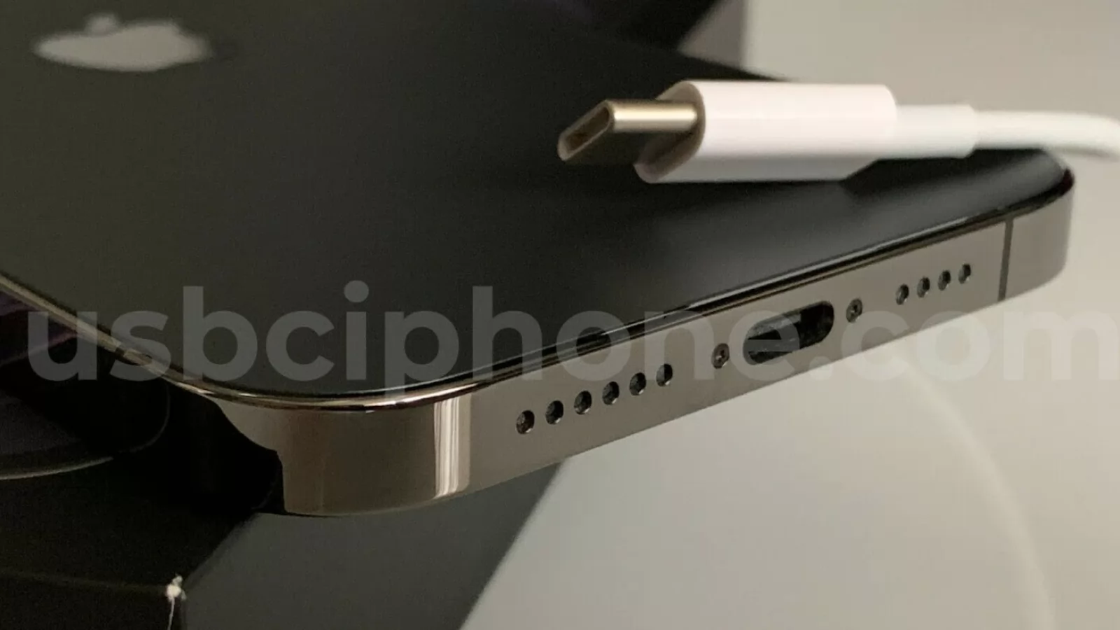 Primul iPhone 12 Pro Max cu port USB-C e acum la vânzare pe eBay; Cât costă?