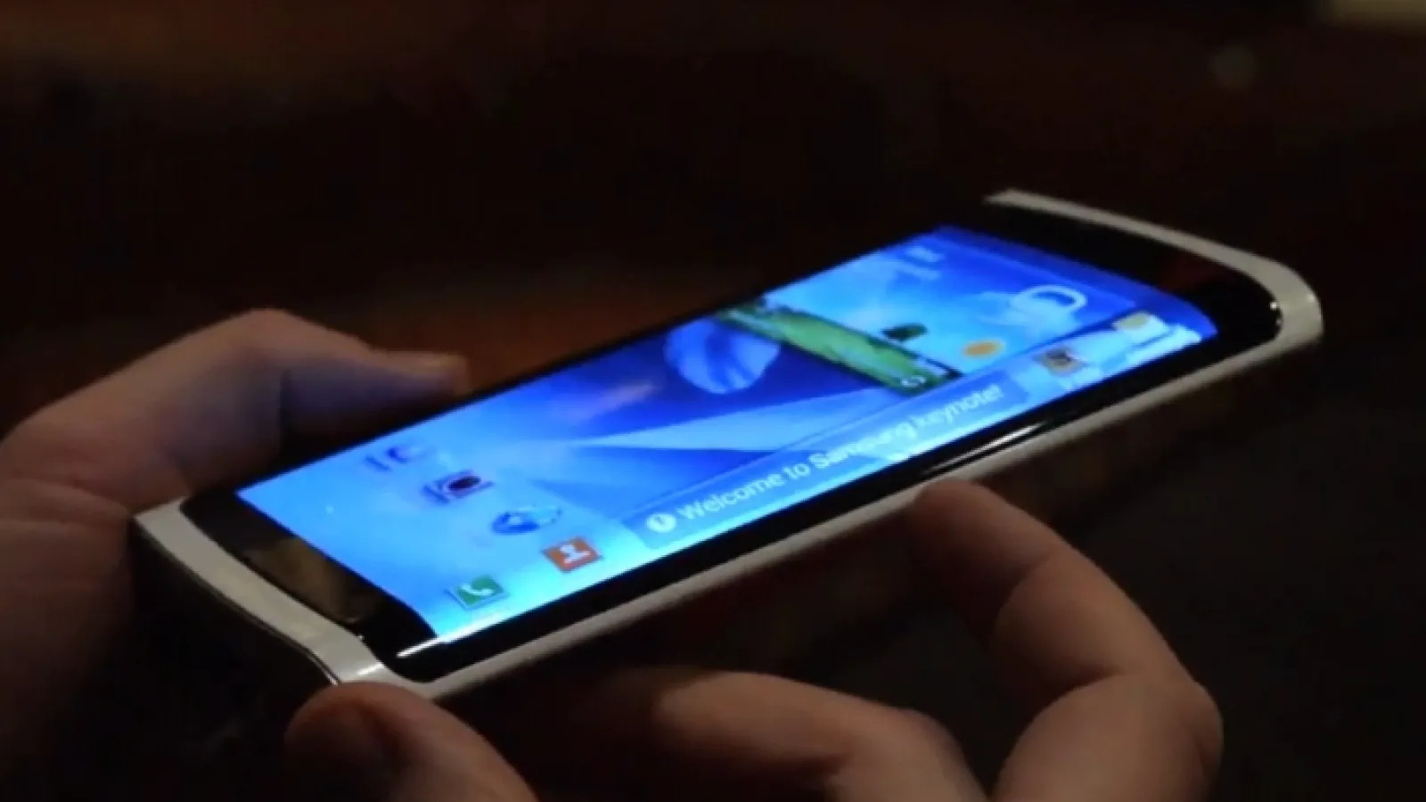 Samsung Galaxy Round se va lansa săptămâna aceasta, vine cu display flexibil