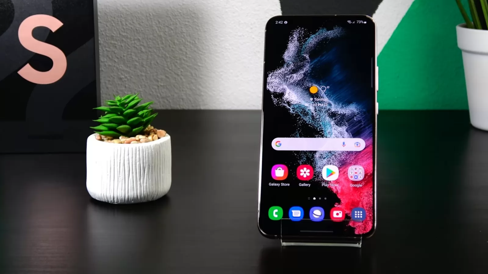 Samsung Galaxy S22+: Display de nota 10, record absolut la luminozitate