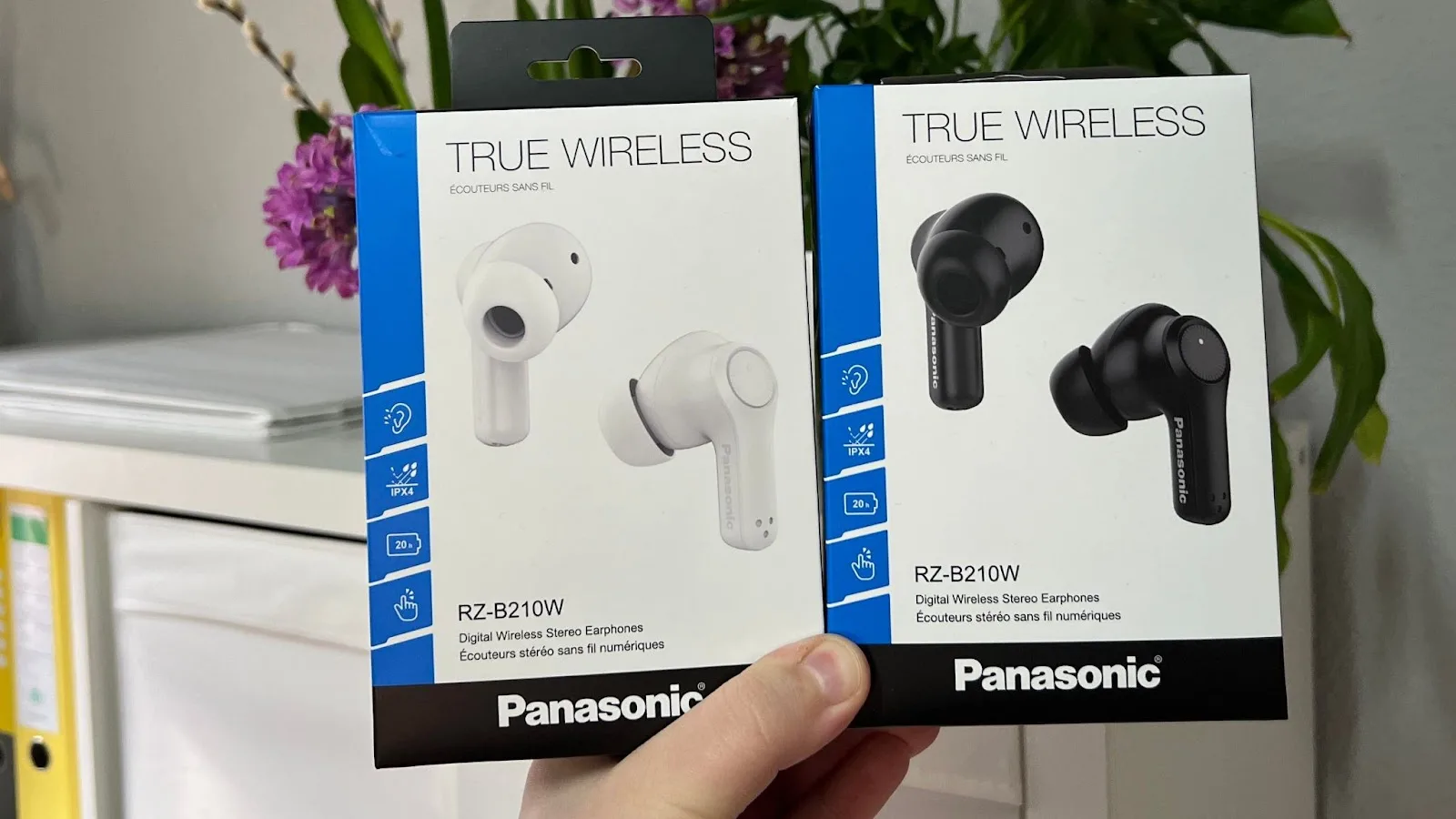 #RushToBFro - Iată cum poți obține o pereche de căști wireless Panasonic RZ-B210WDE-P de la BF.ro!