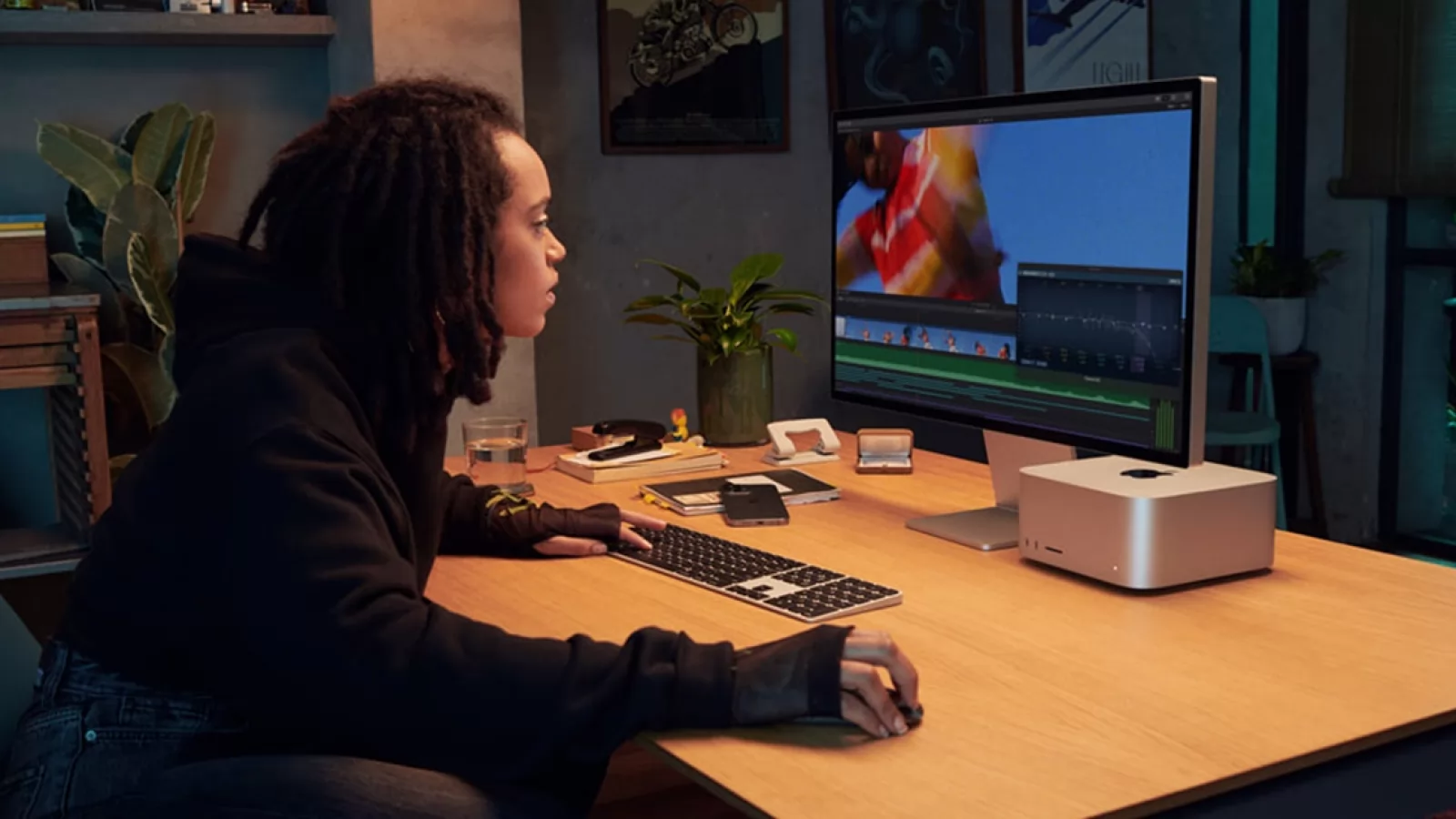 Apple prezintă Mac Studio, un computer compact pentru editare foto/video cu noul procesor Apple M1 Ultra