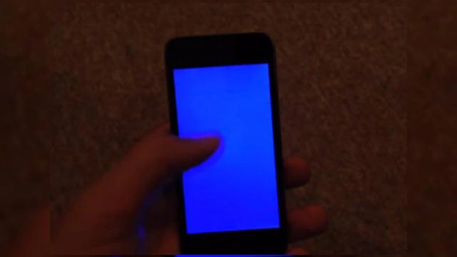 iPhone 5s are probleme cu "blue screen of death"", se resetează din senin (Video)