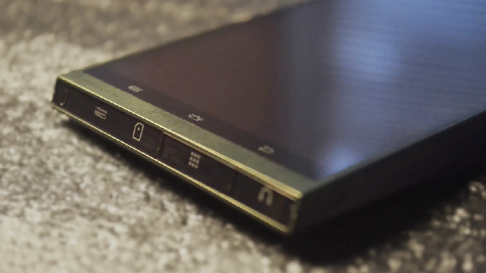 Un proiect eșuat Într-un soi de Kickstarter revine la viață sub formă de telefon În China (Video)