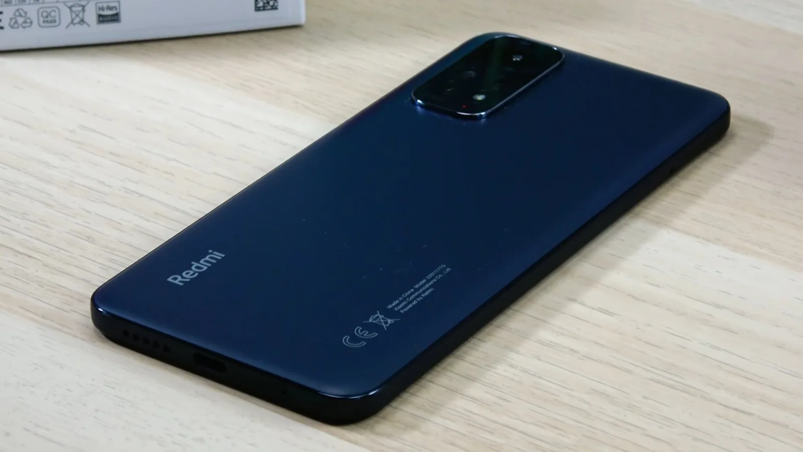 Redmi Note 11: Design comod, cu priză bună şi look plăcut
