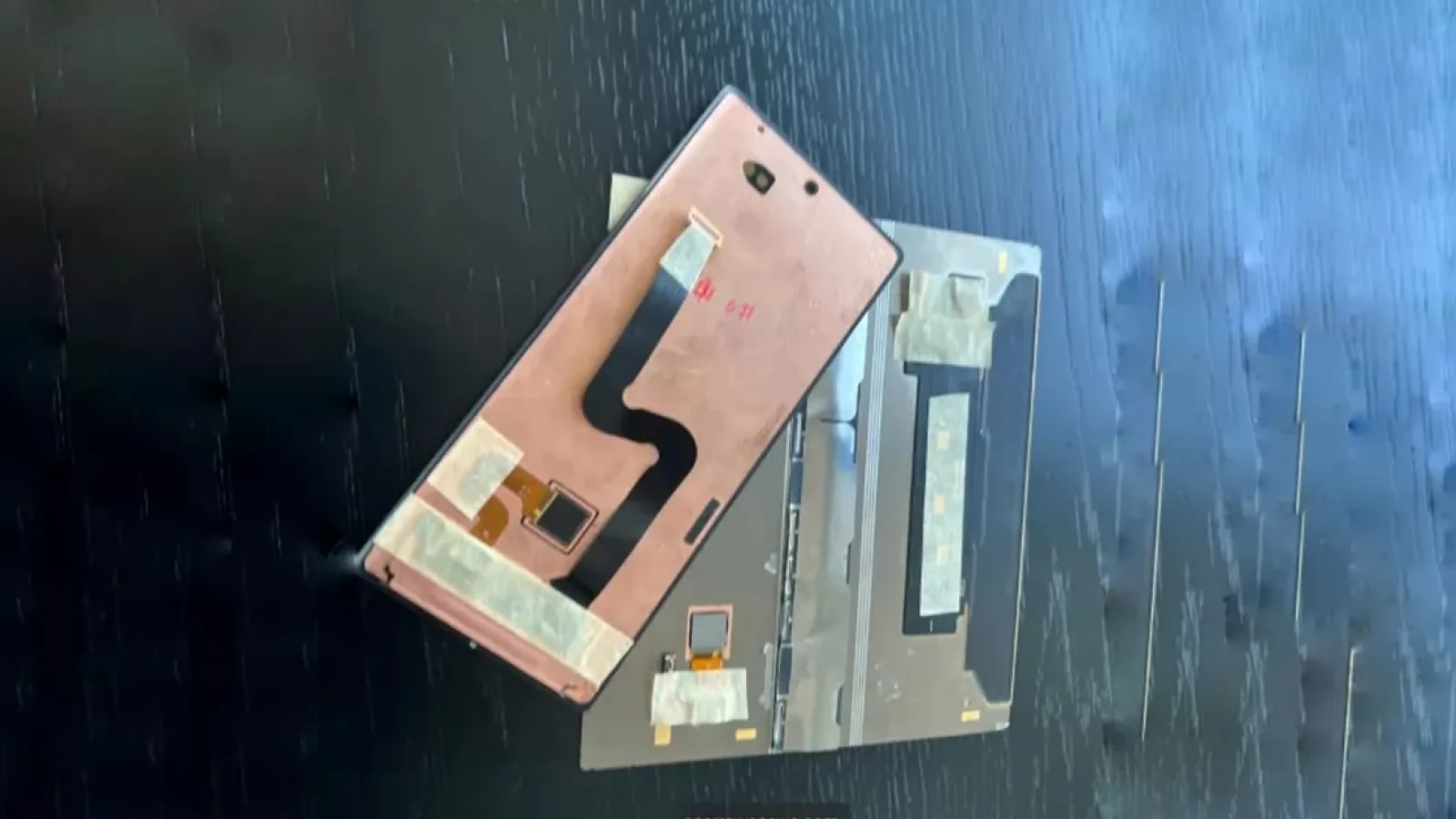 vivo X Fold ar fi primul smartphone pliabil cu scanner pentru amprente optic, integrat sub ecran