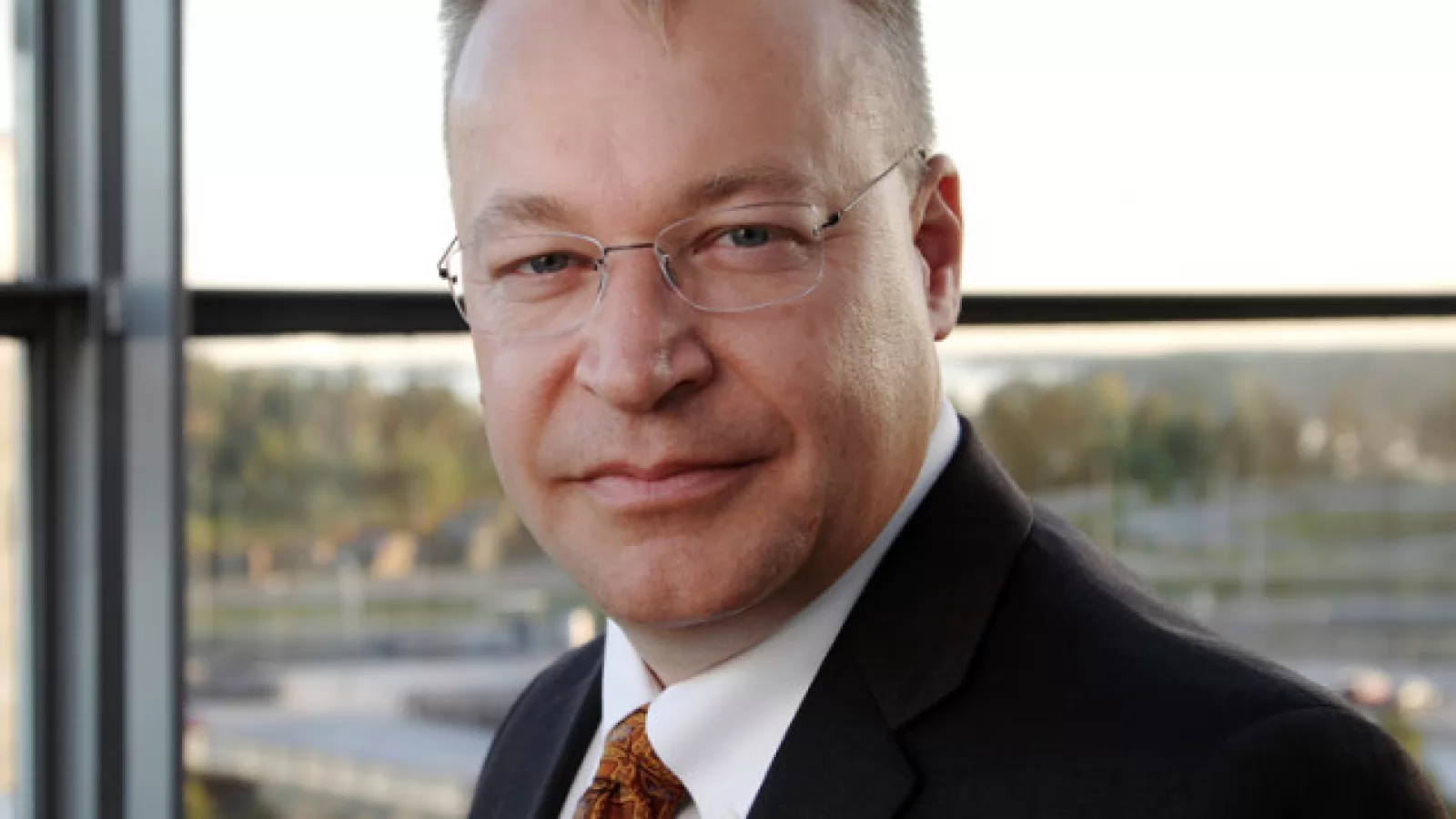 Stephen Elop nu a fost prima alegere pentru postura de CEO Nokia, afirma un fost director al companiei