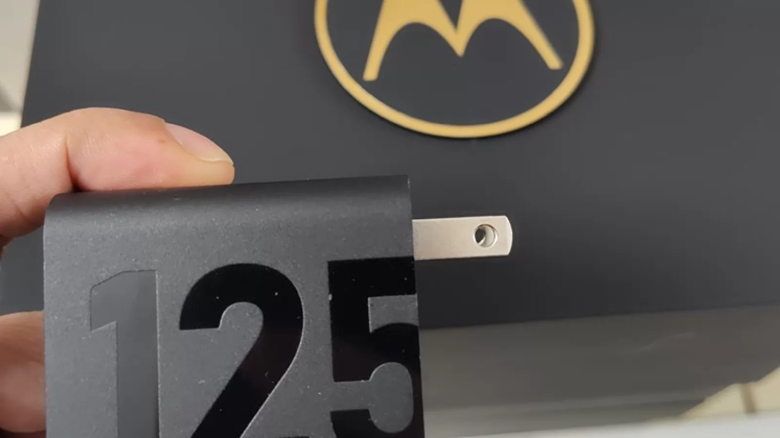 Motorola oferă un teaser pentru tehnologia de încărcare ultra-rapidă la 125W, aparent destinată lui Moto Frontier