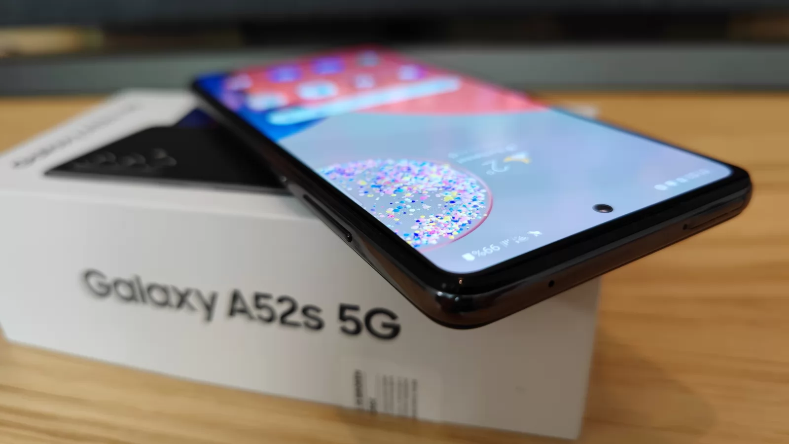 Samsung Galaxy A52s 5G are probleme cu performanţa şi bateria după actualizarea la Android 12