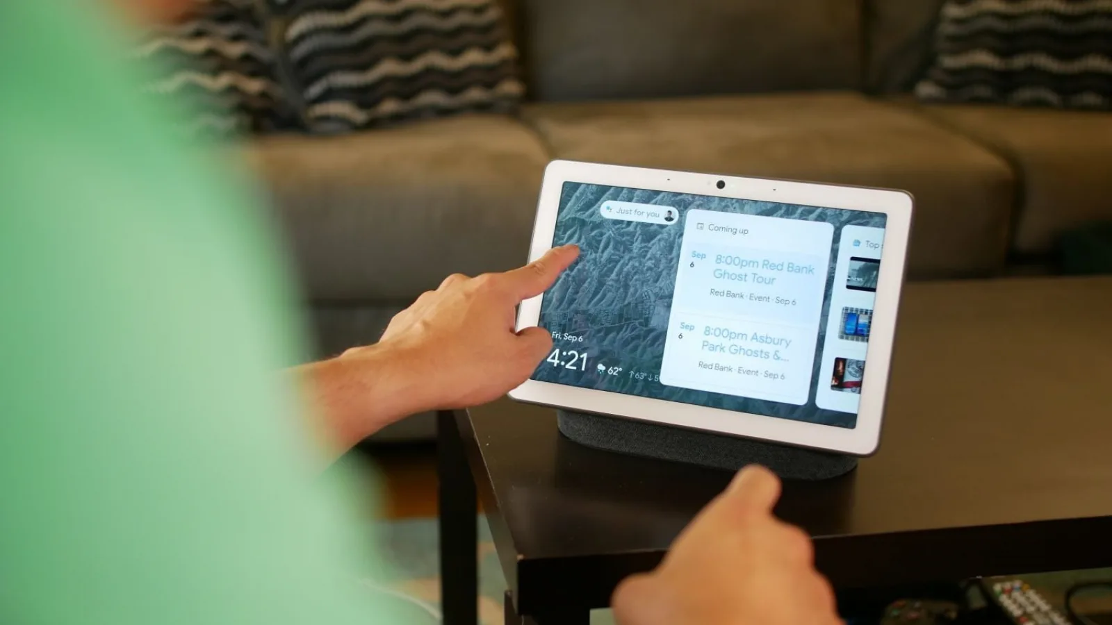 Următoarea boxă inteligentă Google Nest Hub va fi una hibrid, cu display detașabil pentru utilizat în mod tabletă