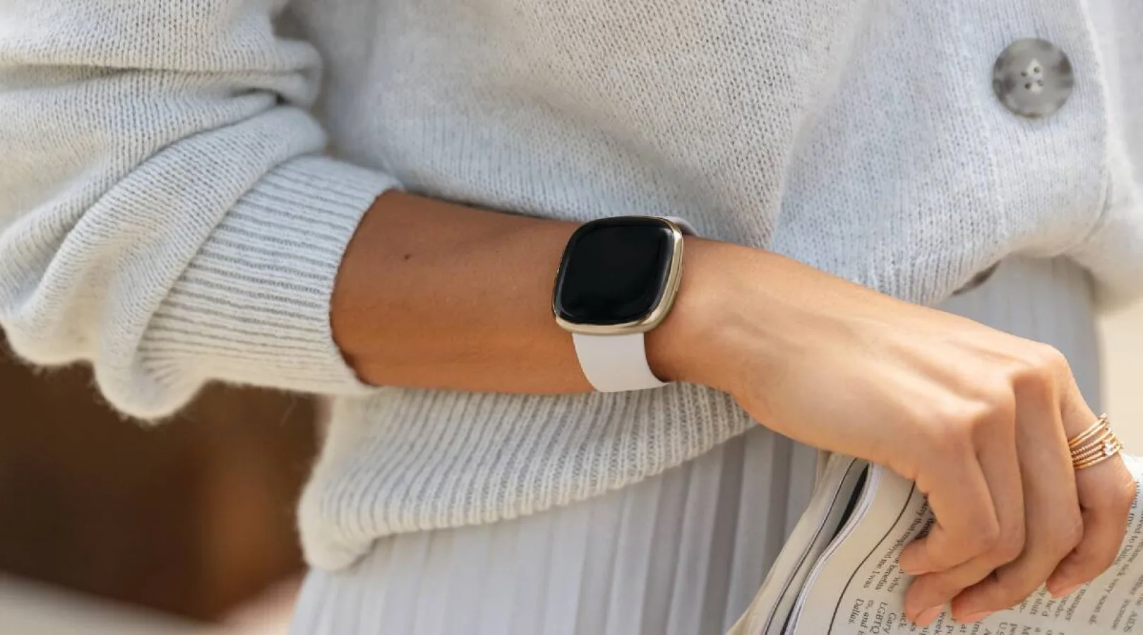 Fitbit pregătește noi purtabile din seriile Versa, Sense și Luxe, dar niciunul nu va rula Wear OS
