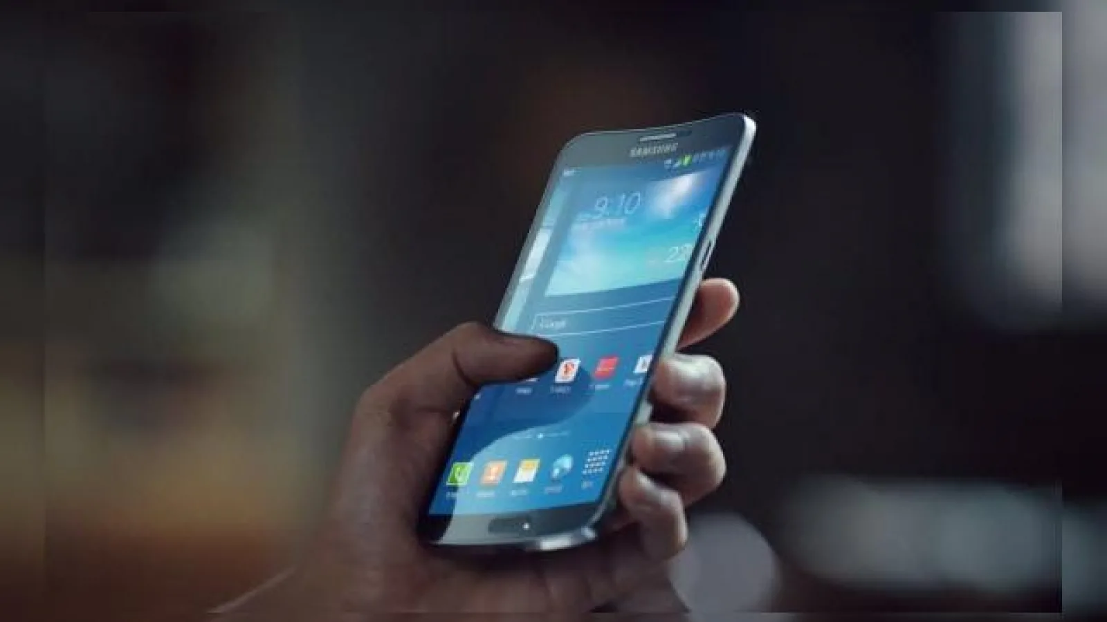 Samsung Galaxy Round primește o reclamă axată pe curbe: normalitatea e rotunjită! (Video)