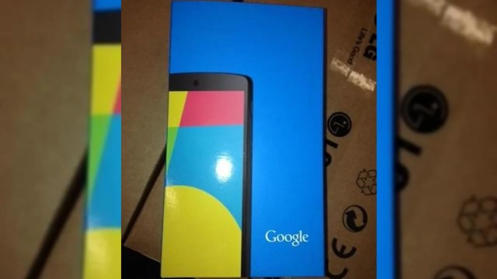 Numeroase cutii ale lui Nexus 5 fotografiate Într-un centru de distribuție LG