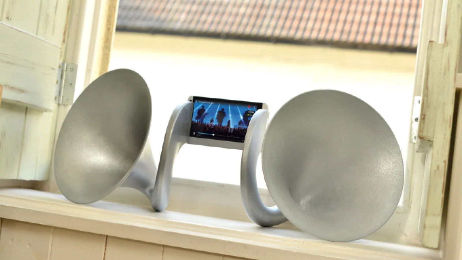 HTC Își scoate acustica În evidență cu două mega difuzoare trompetă: Gramohorn II