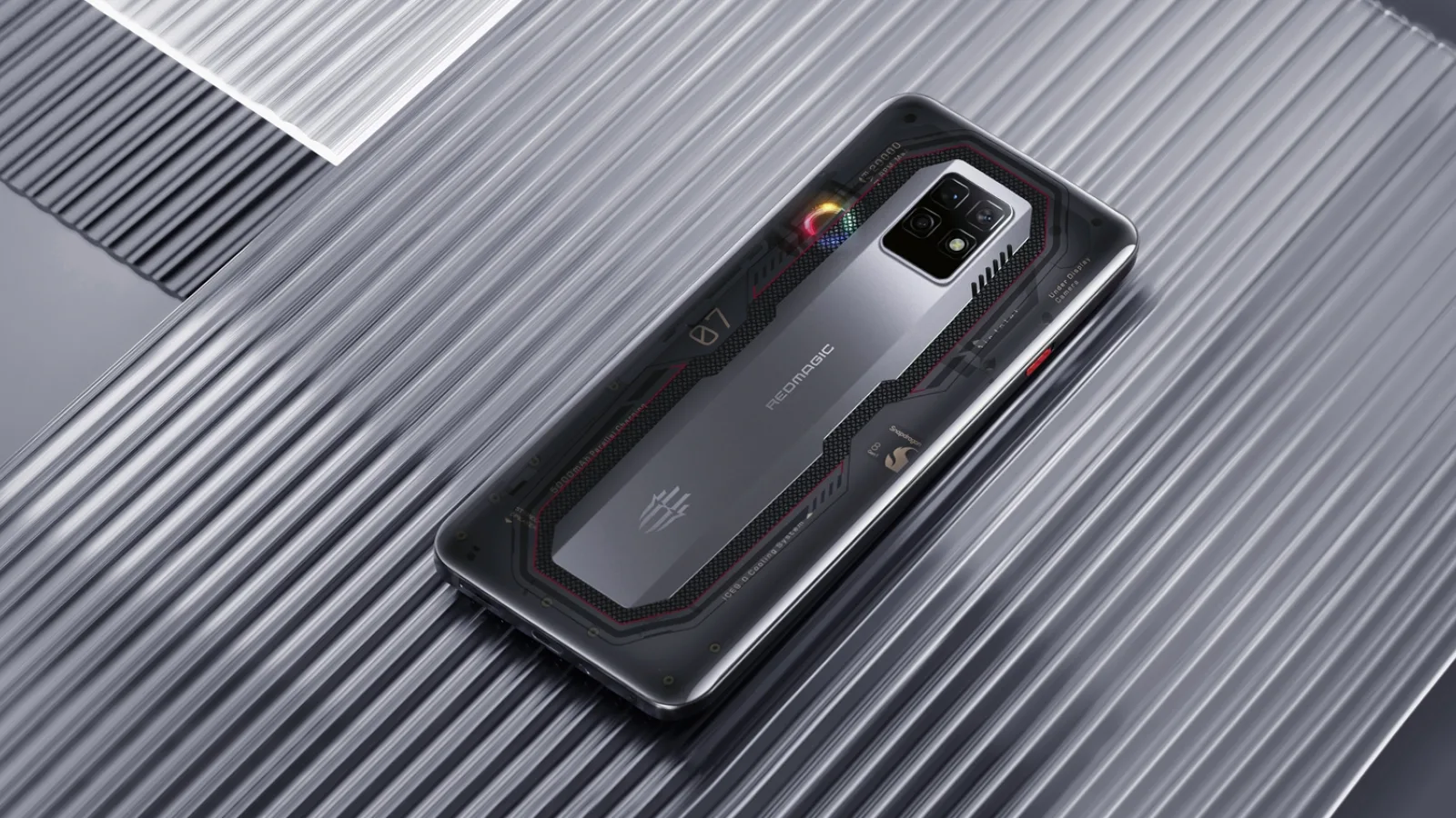Nubia Red Magic 7 Pro debutează la nivel global! Smartphone cu senzor selfie ascuns sub display, CPU custom Red Core 1, spate transparent
