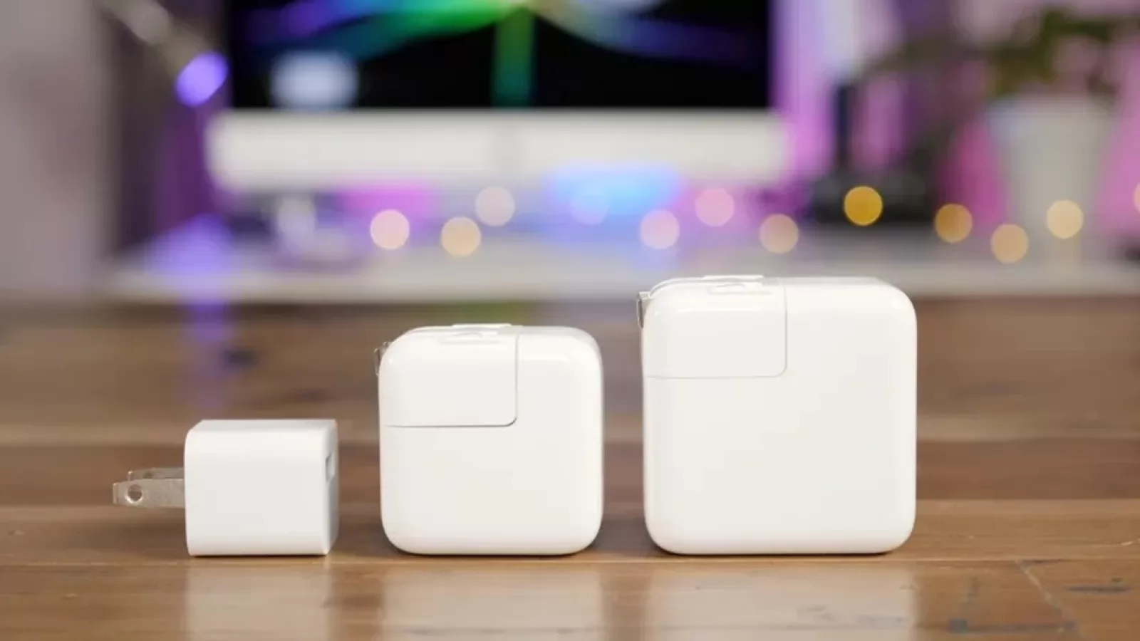 Apple pregătește un nou alimentator! Ar avea două porturi USB-C, facilitând alimentarea a două dispozitive simultan