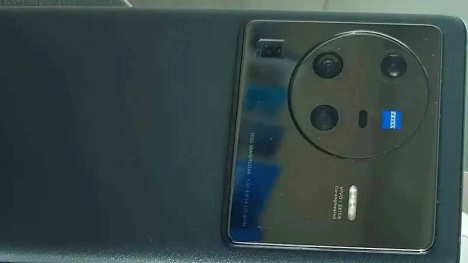 vivo X80 Pro își face apariția în fotografii reale și adoptă un design familiar; Debutul se apropie
