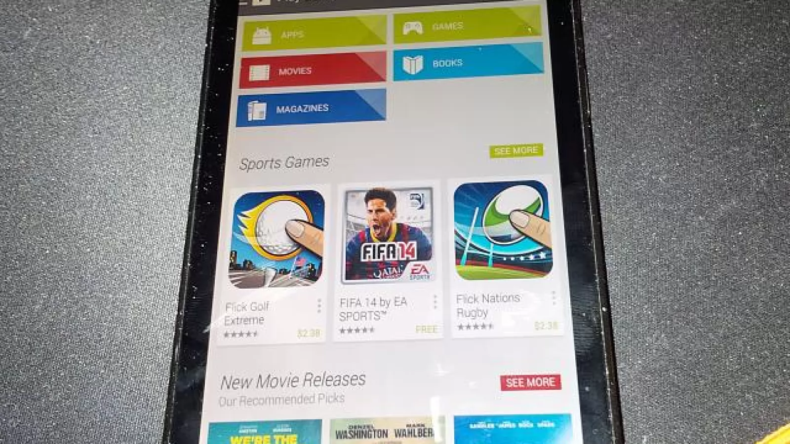 Câteva fotografii Îl arată pe BlackBerry Z10 rulând aplicația PlayStore