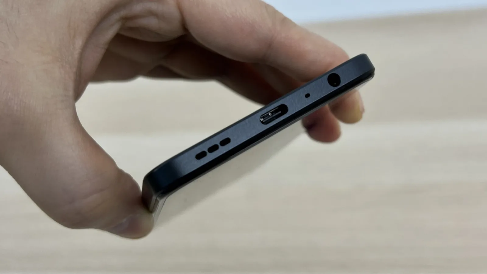OPPO Reno7 Lite: Acustică mono cu volum satisfăcător, dar care trebuie strunit