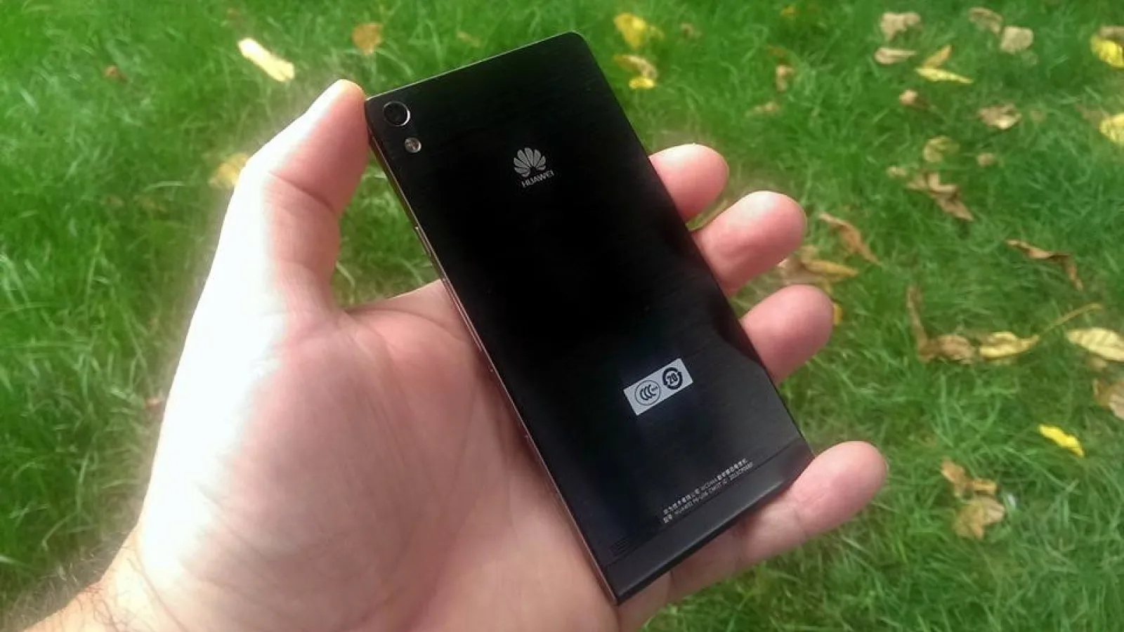 Huawei Ascend P6 va primi actualizarea la Android 4.4 KitKat În ianuarie