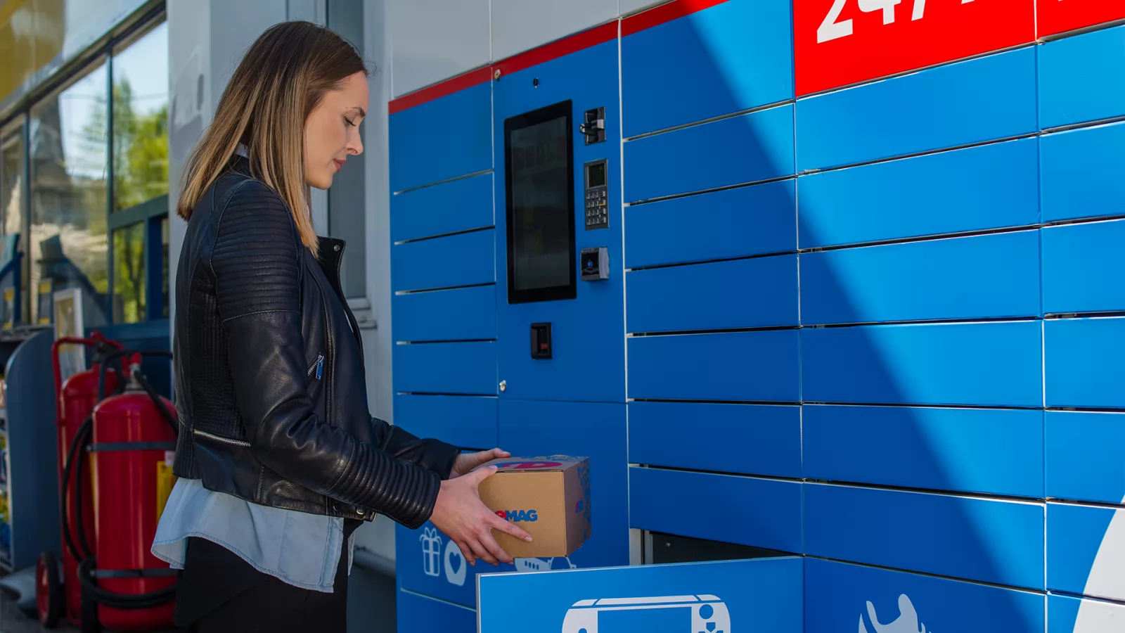 eMAG va percepe o taxă fixă de livrare pentru orice comandă cu ridicare de la easybox; Iată cât vei plăti