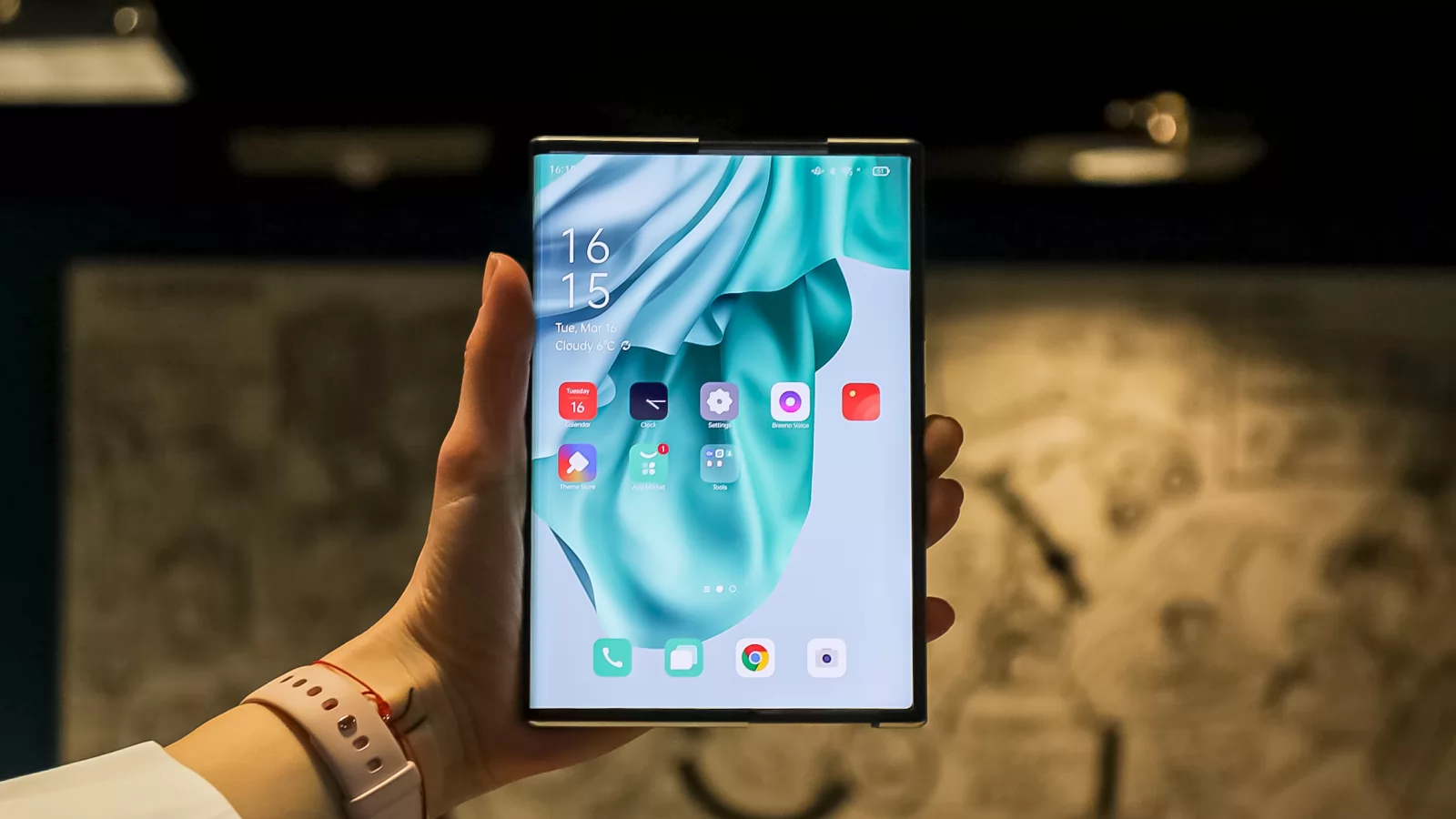 Motorola are în pregătire un smartphone cu ecran rulabil, cunoscut la nivel intern sub numele de cod "Felix"