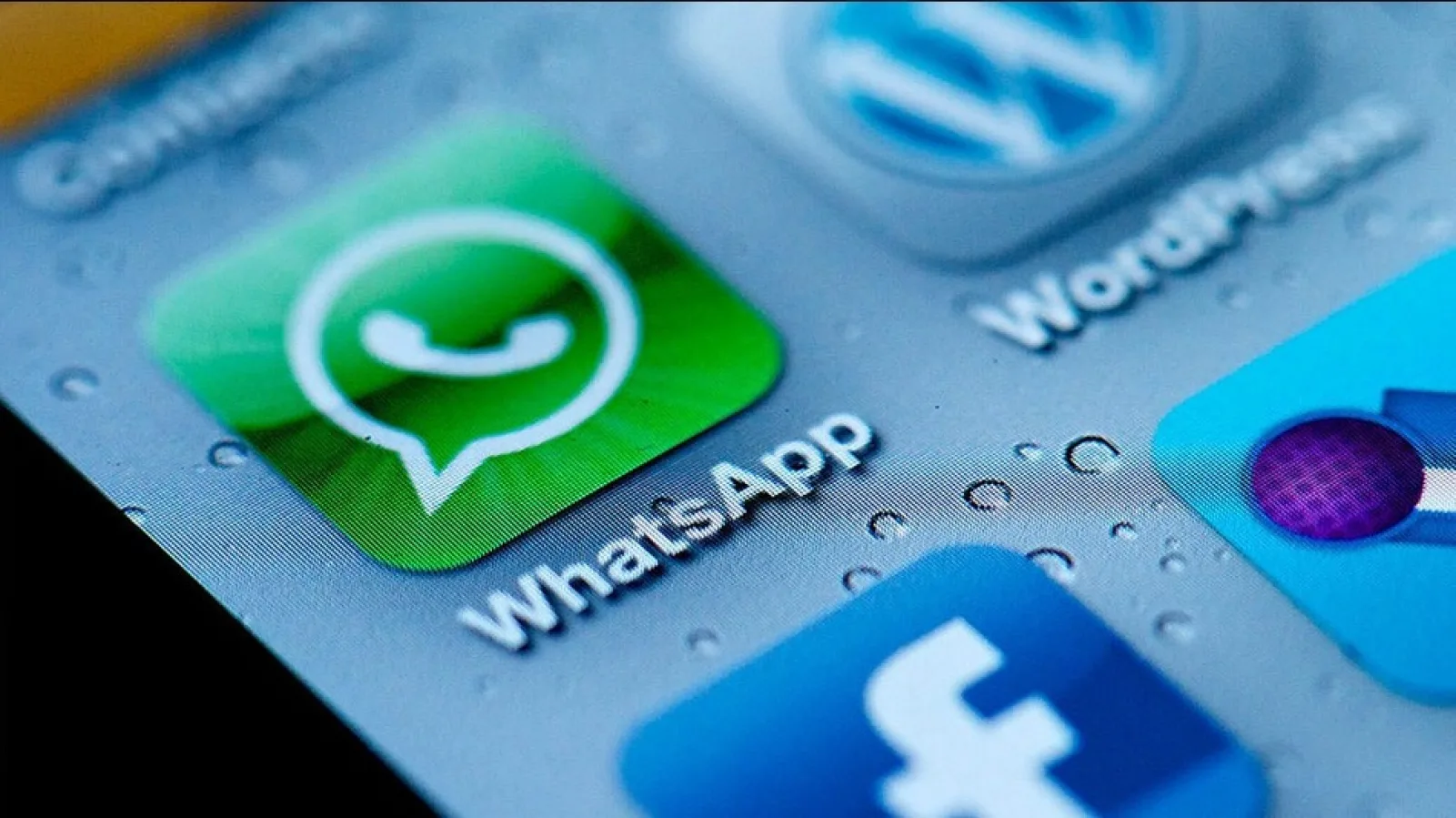 De astăzi, Cosmote oferă trafic nelimitat și netaxat pentru aplicația WhatsApp