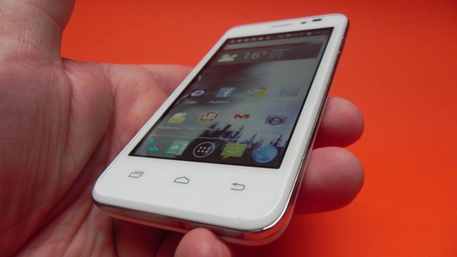 Prestigio Multiphone 5400 Duo review: un telefon midrange quad-core solid (Video)