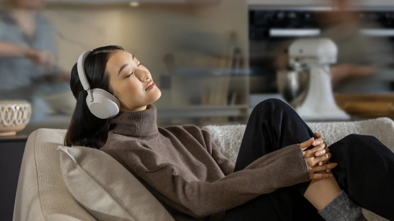 Sony lansează căştile flagship WH-1000XM5, cu anulare a zgomotului şi autonomie de 30 ore