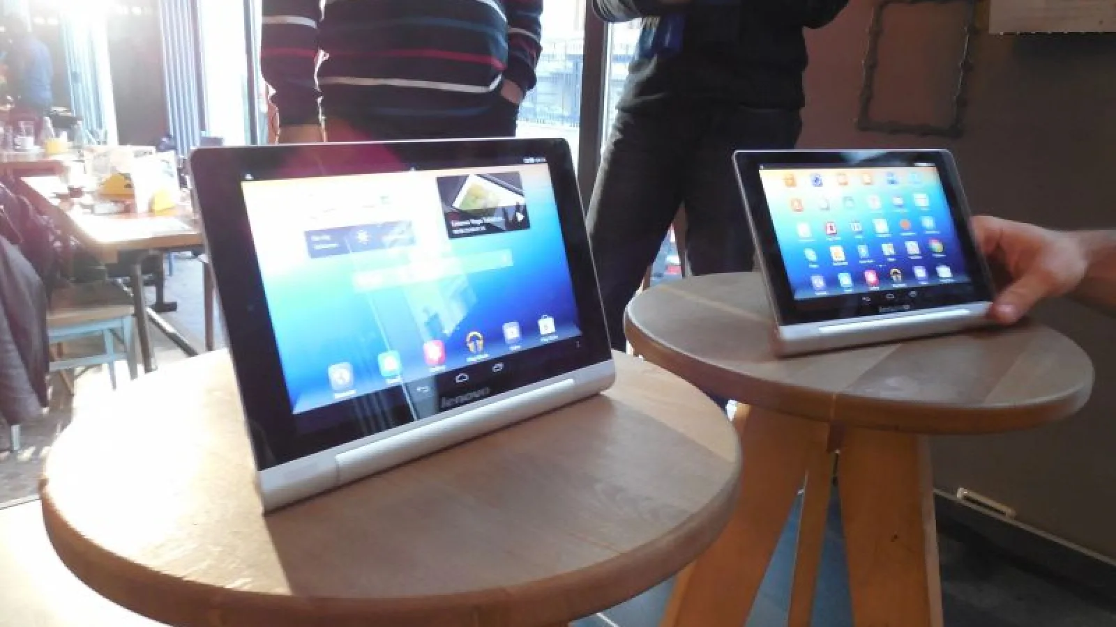 Noua tabletă Lenovo Yoga Tablet a fost lansată și În România