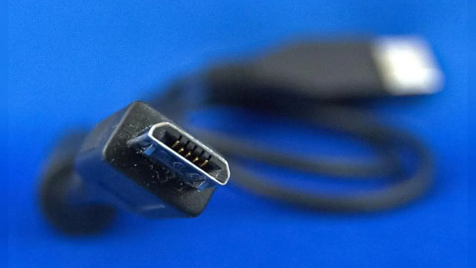 Următoarea generație de conectoare USB vor putea fi introduse În porturi și invers, ca Apple Lightning