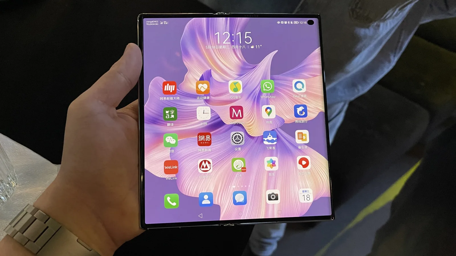 L-am văzut pentru câteva minute pe HUAWEI Mate XS 2, noul pliabil anunțat global astăzi și așteptat în magazine din iunie (impresii)