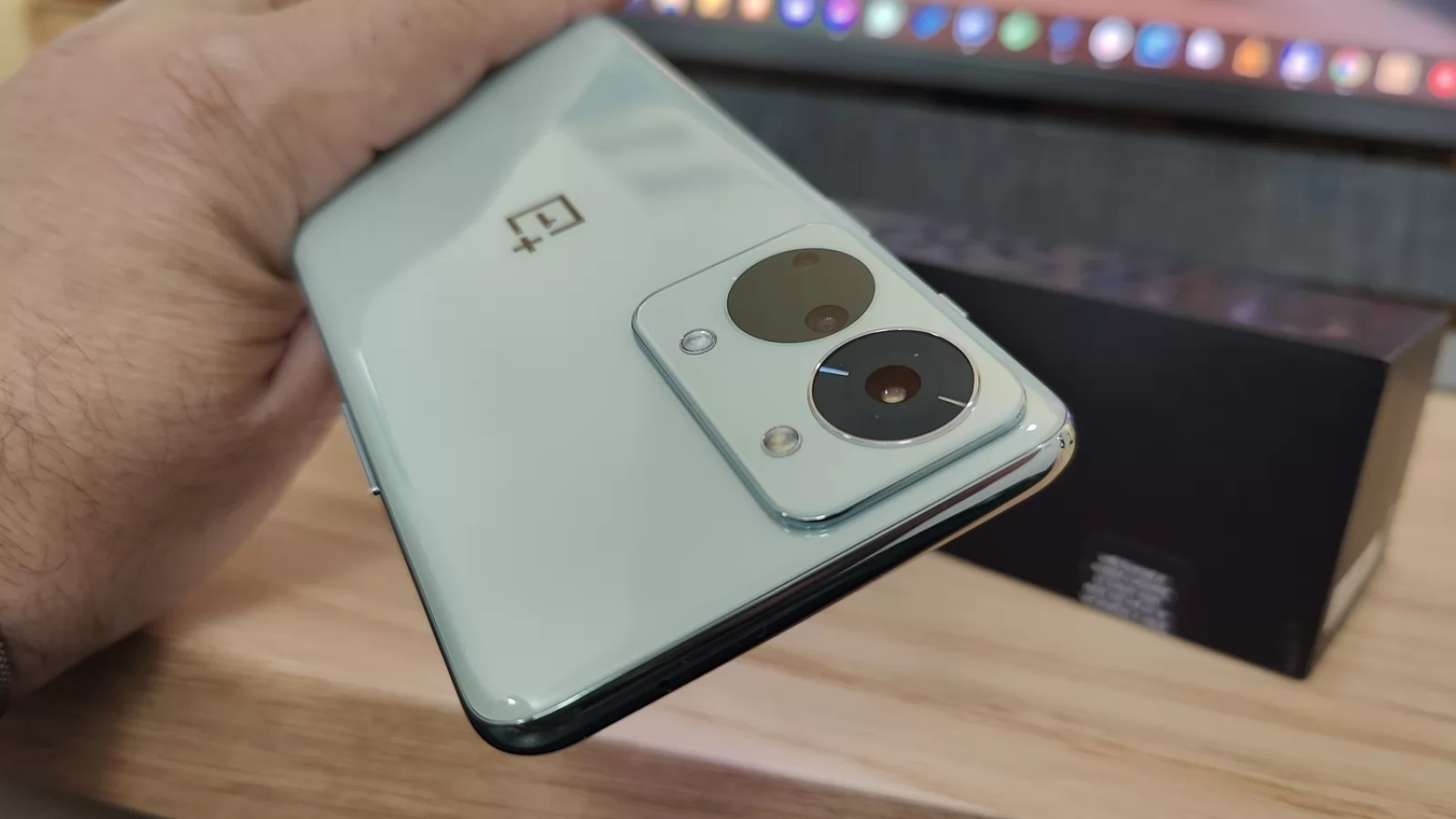 OnePlus Nord 2T Unboxing: încărcare rapidă record, design nou pentru camere, premiera unui CPU MediaTek