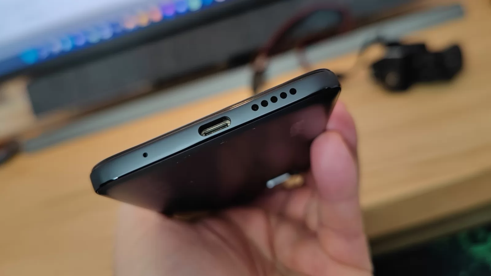 Redmi Note 11: Acustica îşi face treaba, e stereo, pe alocuri peste aşteptări
