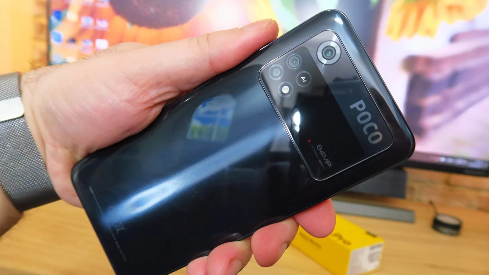 POCO M4 Pro 4G: Design din plastic cu personalitate, mai arătos pe galben