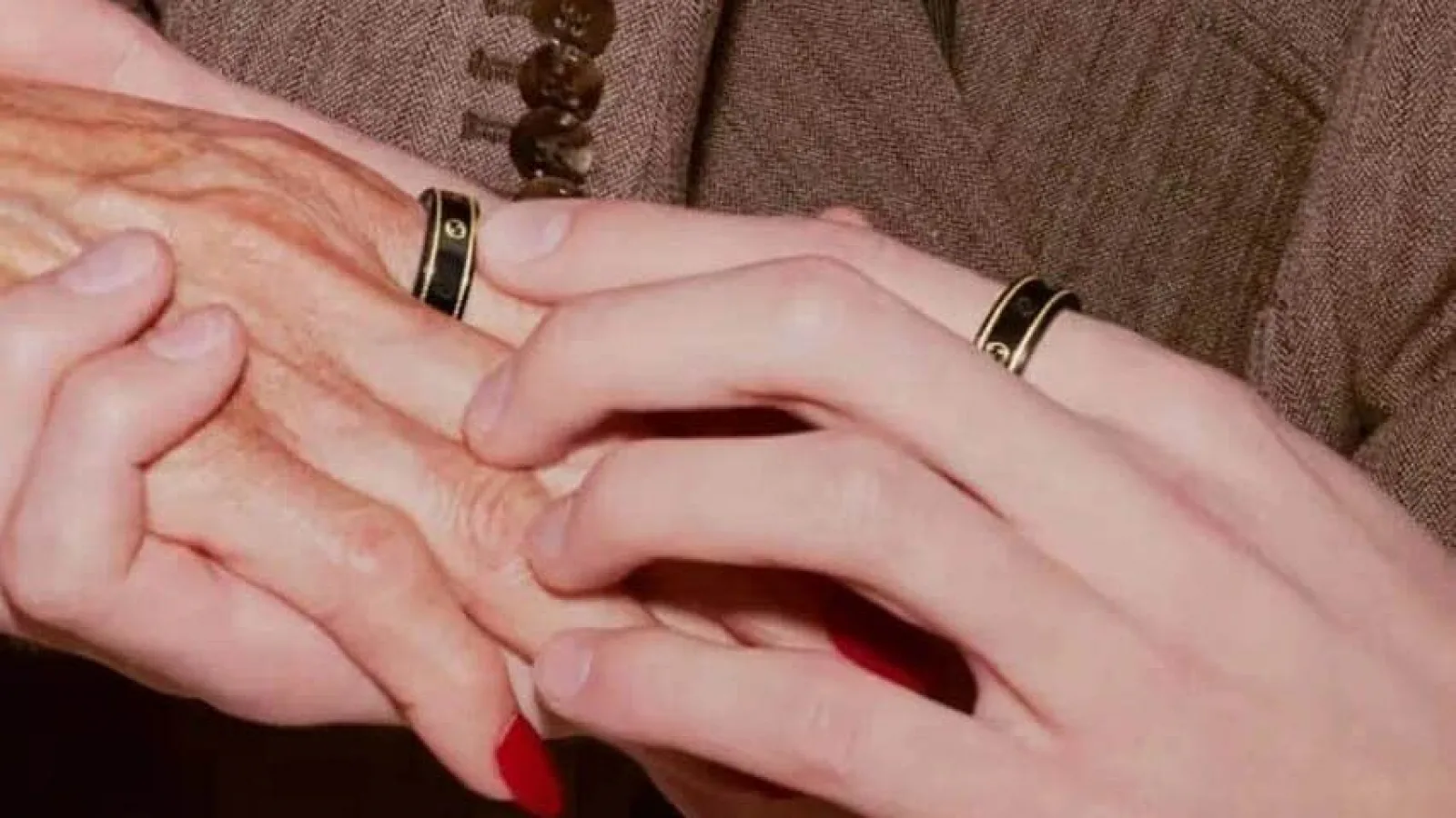 Cel mai nou accesoriu de lux Gucci este un inel smart care te anunță dacă ești stresat sau bolnav: Gucci x Oura Ring