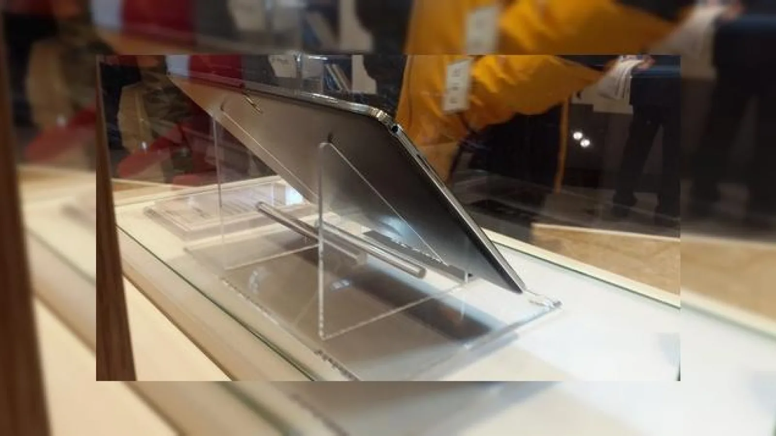 Iată o primă imagine hands on cu tableta Samsung Galaxy Note Pro