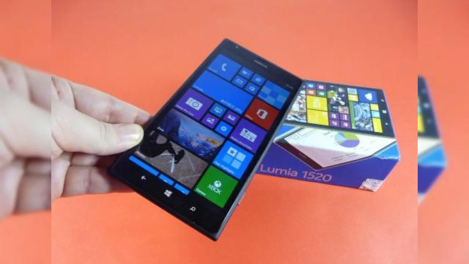 Nokia Lumia 1520 unboxing: mamutul cu nano SIM scos din cutie În fața camerei (Video)