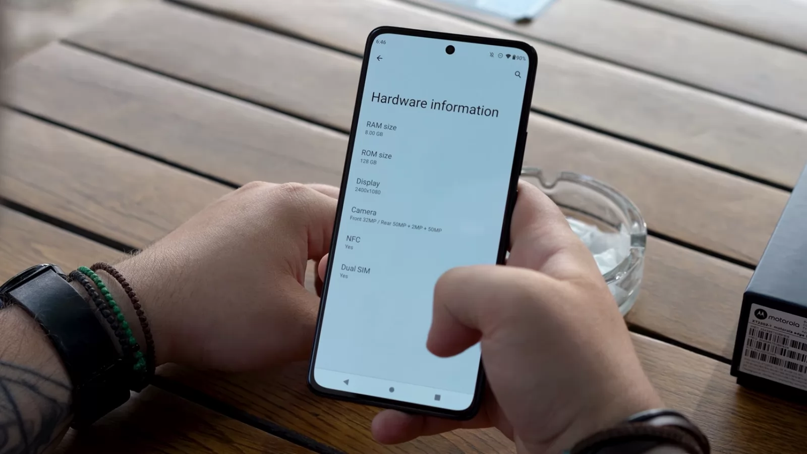 Motorola Edge 30: Hardware complet la sub 2000 lei