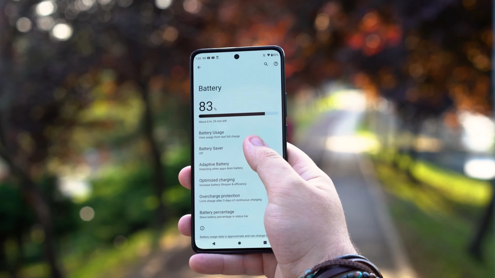 Motorola Edge 30: Baterie de compromis, pentru o talie mai subţire