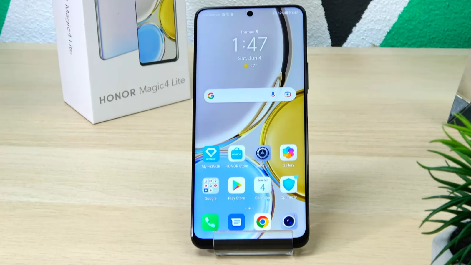 HONOR Magic4 Lite: Display imersiv, bun de privit filme dacă nu e soare puternic