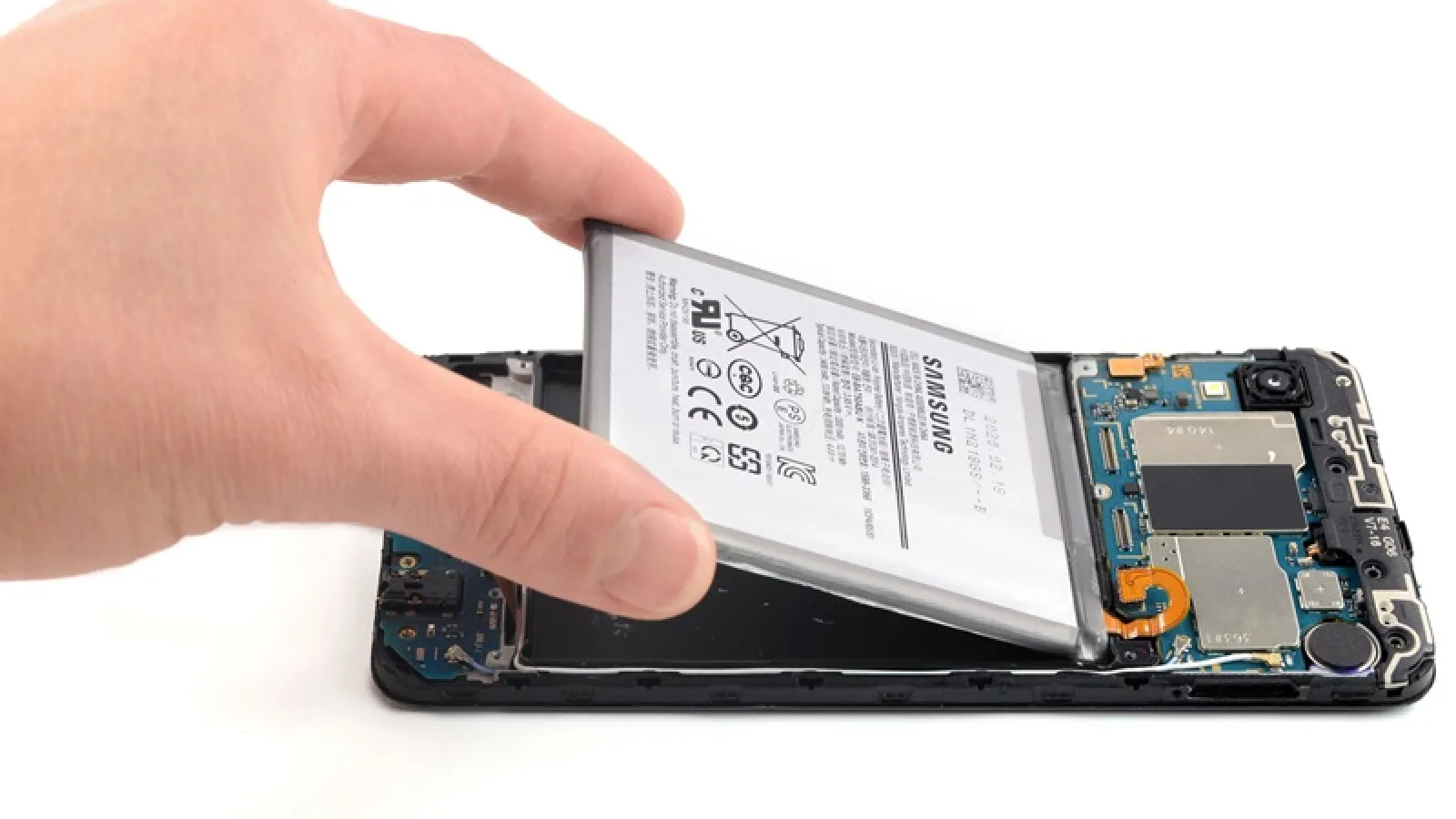 Samsung este dată în judecată pentru algoritmul care prezice viaţa bateriei pe telefoane