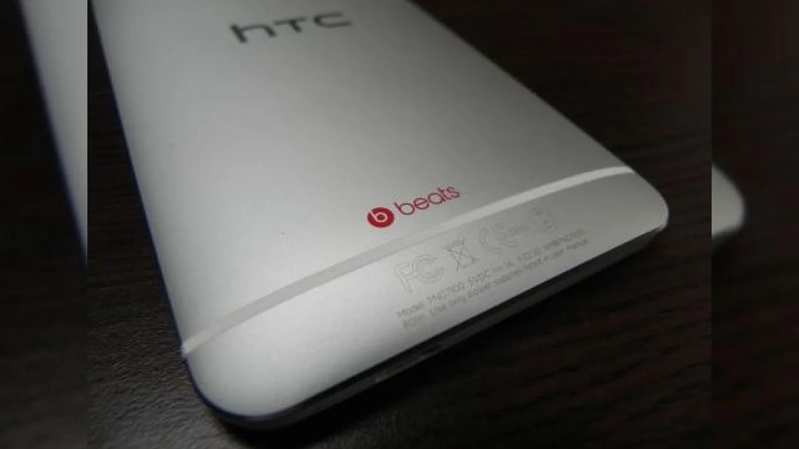 HTC evită la mustață un al doilea trimestru de pierderi prin vânzarea acțiunilor Beats