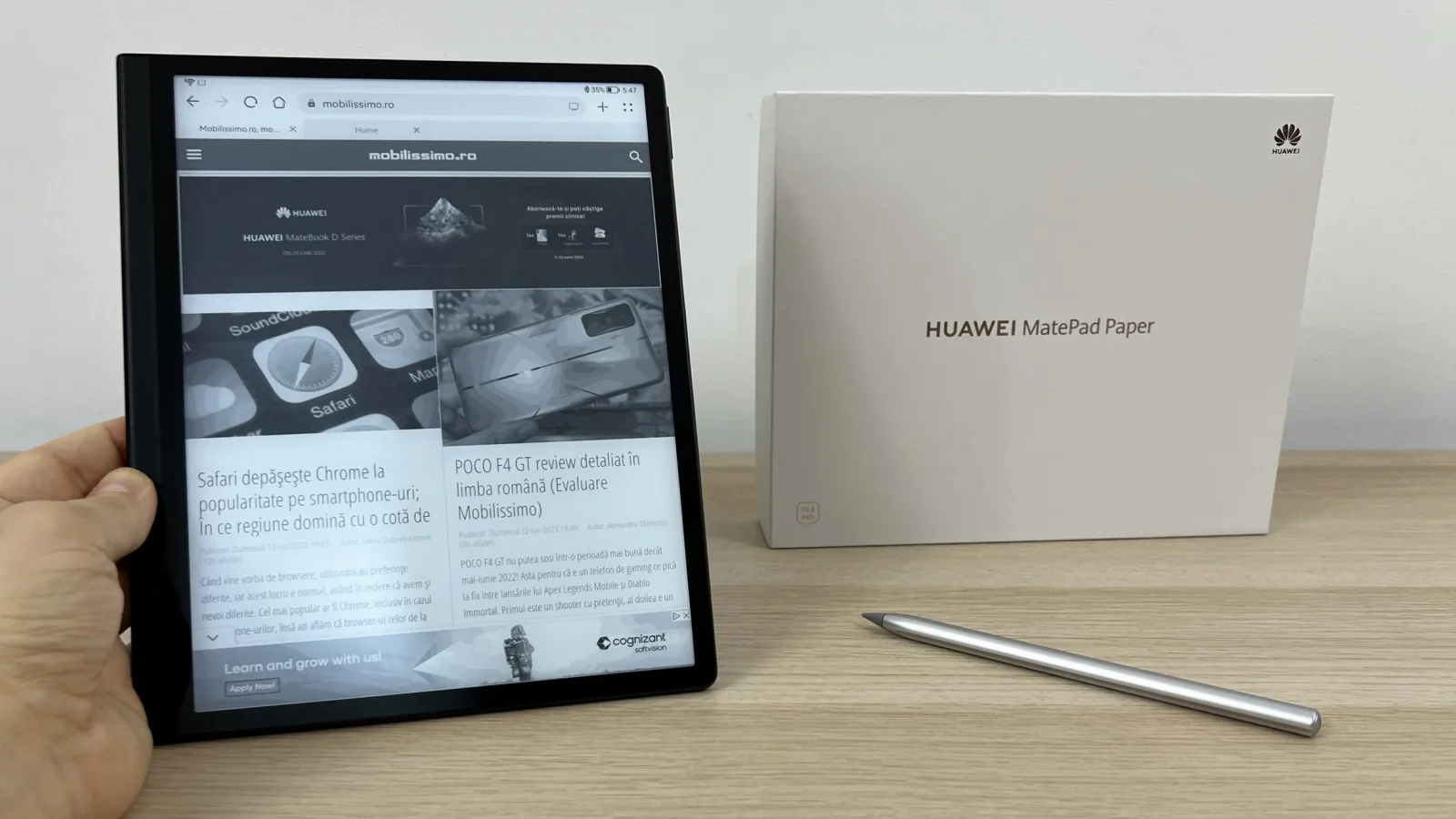 Huawei MatePad Paper te poate face să citeşti din nou şi să îţi exersezi caligrafia (Prezentare/unboxing tabletă E Ink)