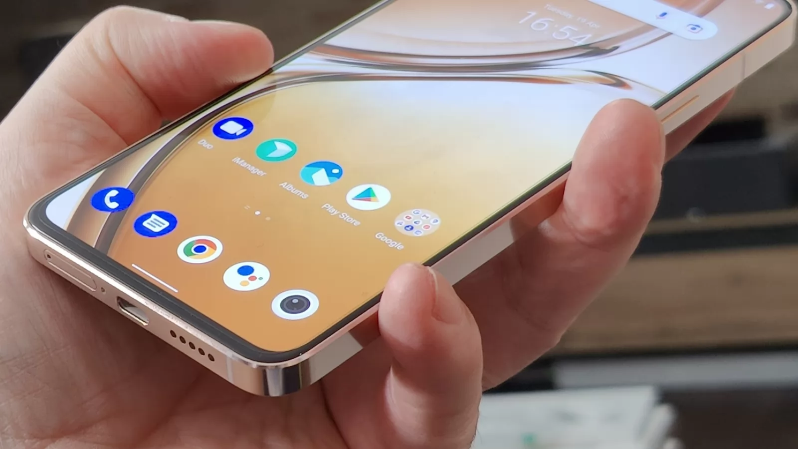 vivo V23 5G: Acustică generoasă cu volumul, operăm pe un speaker mono totuşi