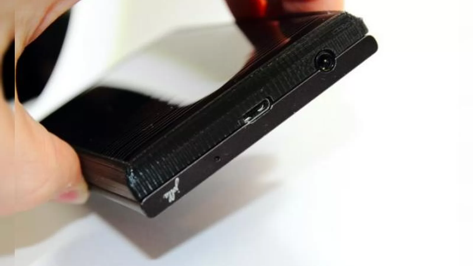 Telefonul Jolla primește o carcasă cu panou solar